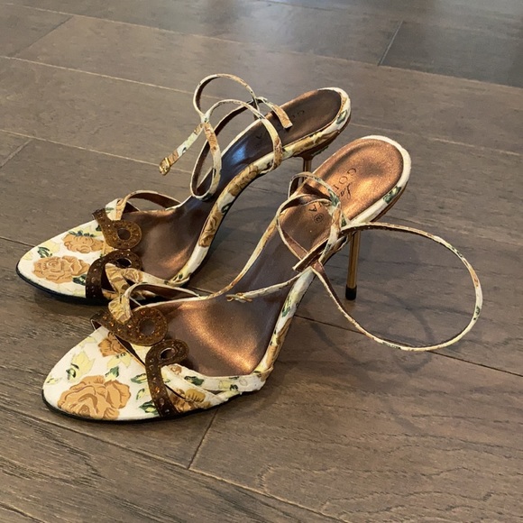 Flower & Rhinestone Heels - Picture 2 of 7